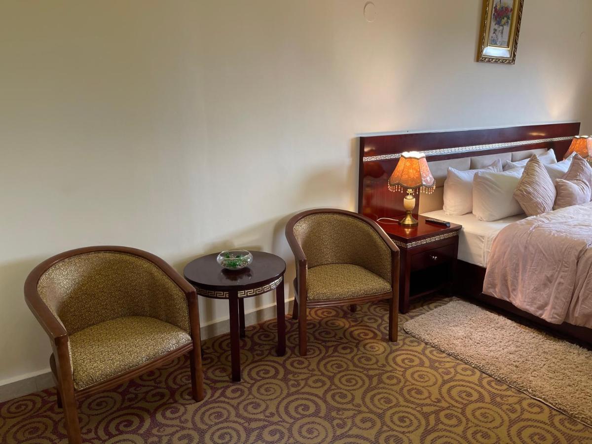 Boulevard Palace Hotel Monrovia Dış mekan fotoğraf
