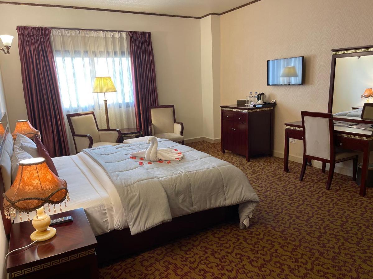 Boulevard Palace Hotel Monrovia Dış mekan fotoğraf