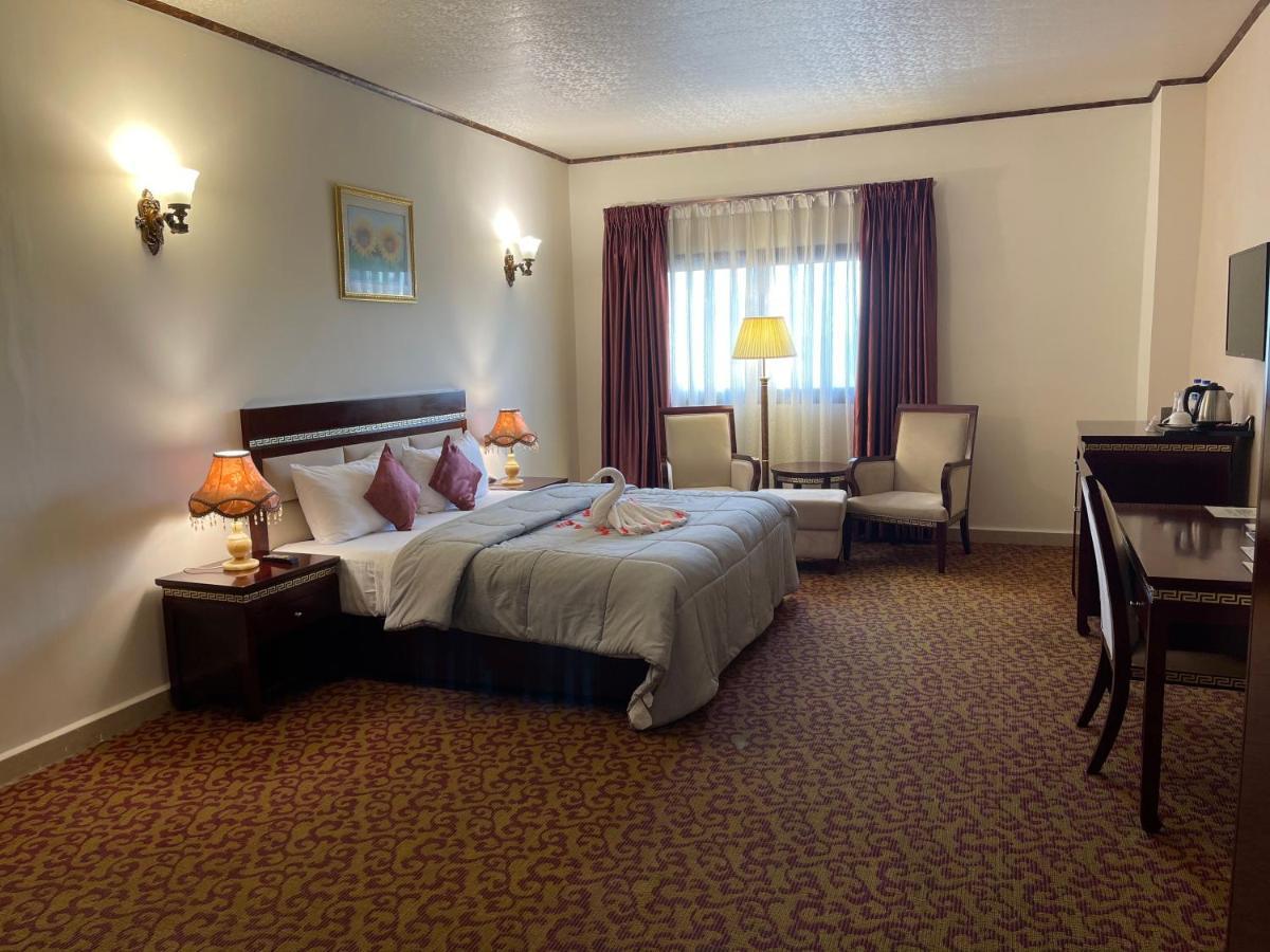 Boulevard Palace Hotel Monrovia Dış mekan fotoğraf