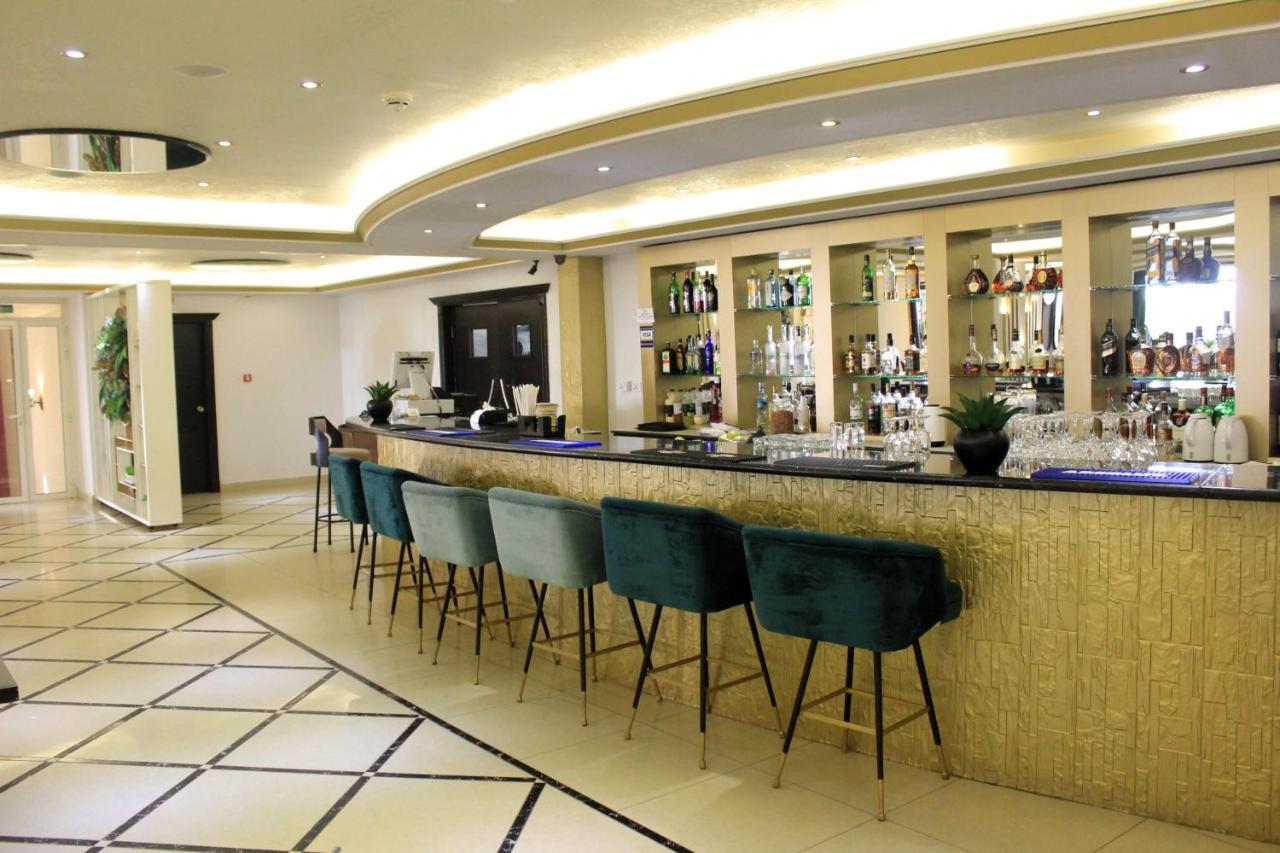 Boulevard Palace Hotel Monrovia Dış mekan fotoğraf