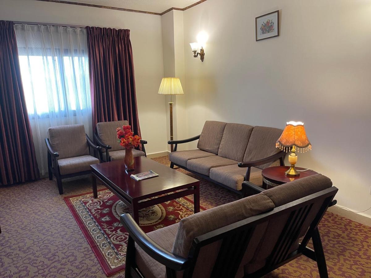 Boulevard Palace Hotel Monrovia Dış mekan fotoğraf