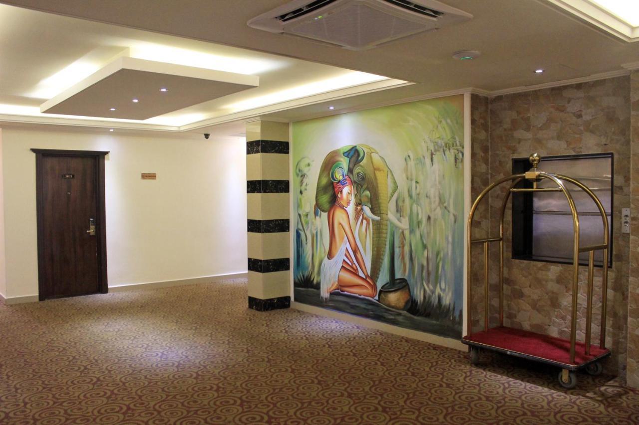 Boulevard Palace Hotel Monrovia Dış mekan fotoğraf